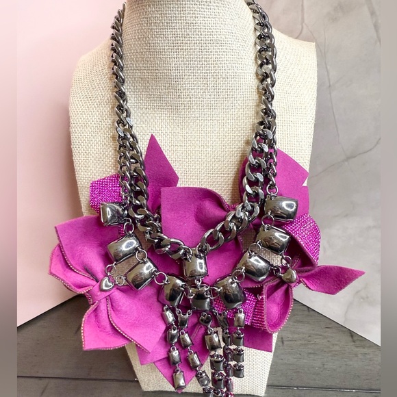 Betsey Johnson Pink Fuchsia Bow Pave Crystal Statement Necklace - Picture 8 of 8